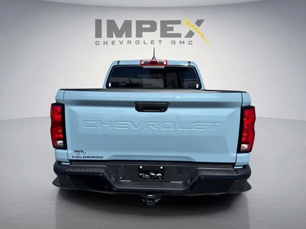 Used 2026 Snowdrift Metallic Chevrolet Z71 image 4