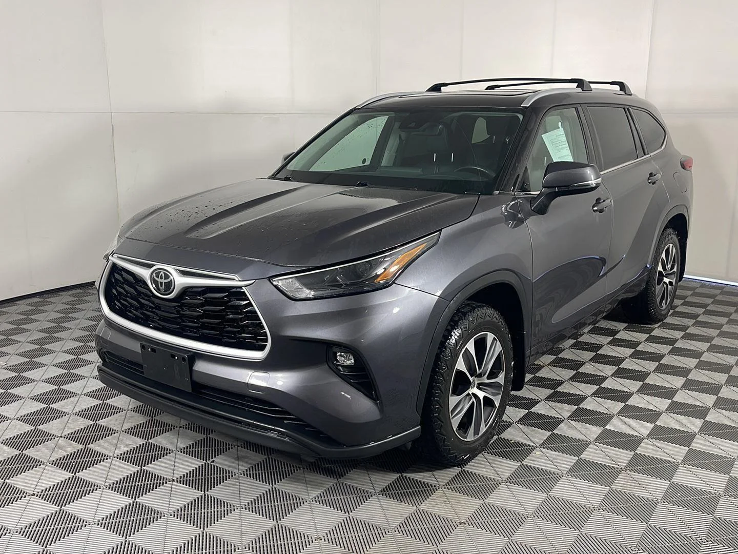 Used 2022 Magnetic Gray Metallic Toyota XLE image 2