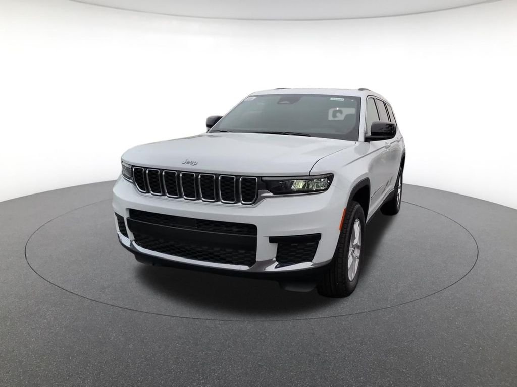 New 2026 Bright White Clear-Coat Exterior Paint Jeep Laredo X image 12