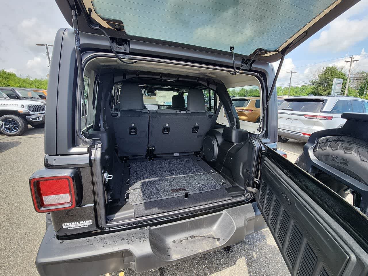 New 2026 Black Clear-Coat Exterior Paint Jeep 85th Anniversary image 15