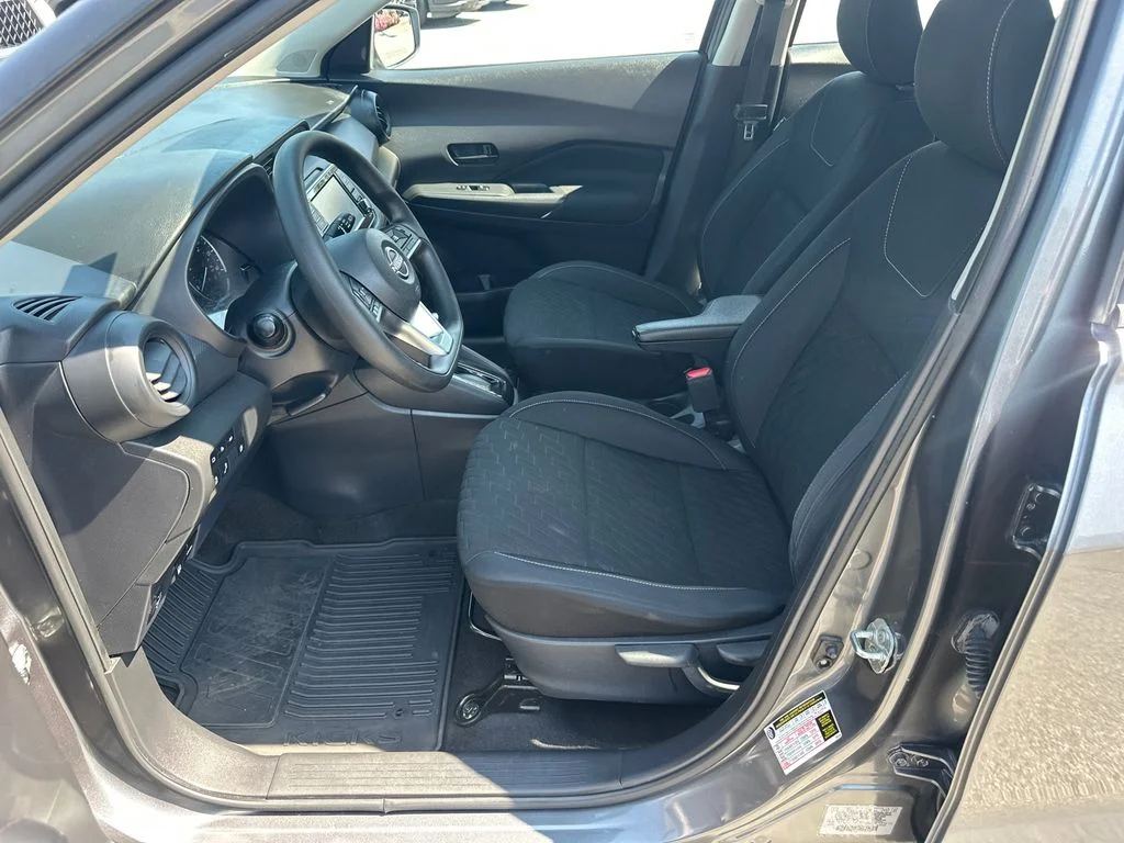 Used 2022 Gray Nissan S image 9