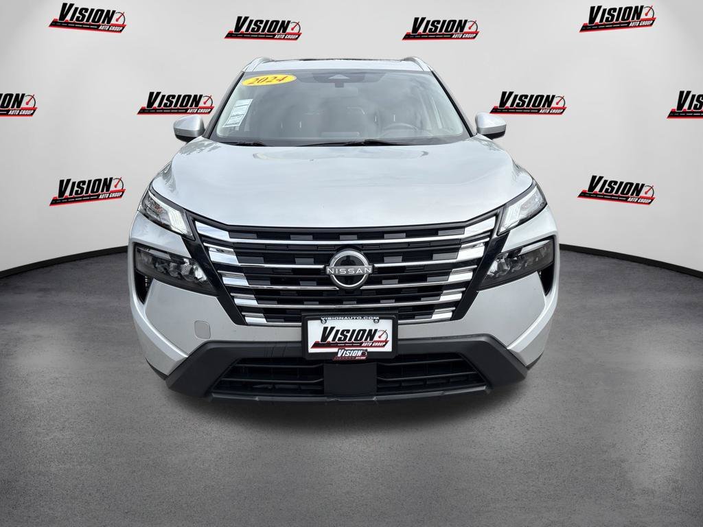 Used 2024 Silver Nissan SV image 3