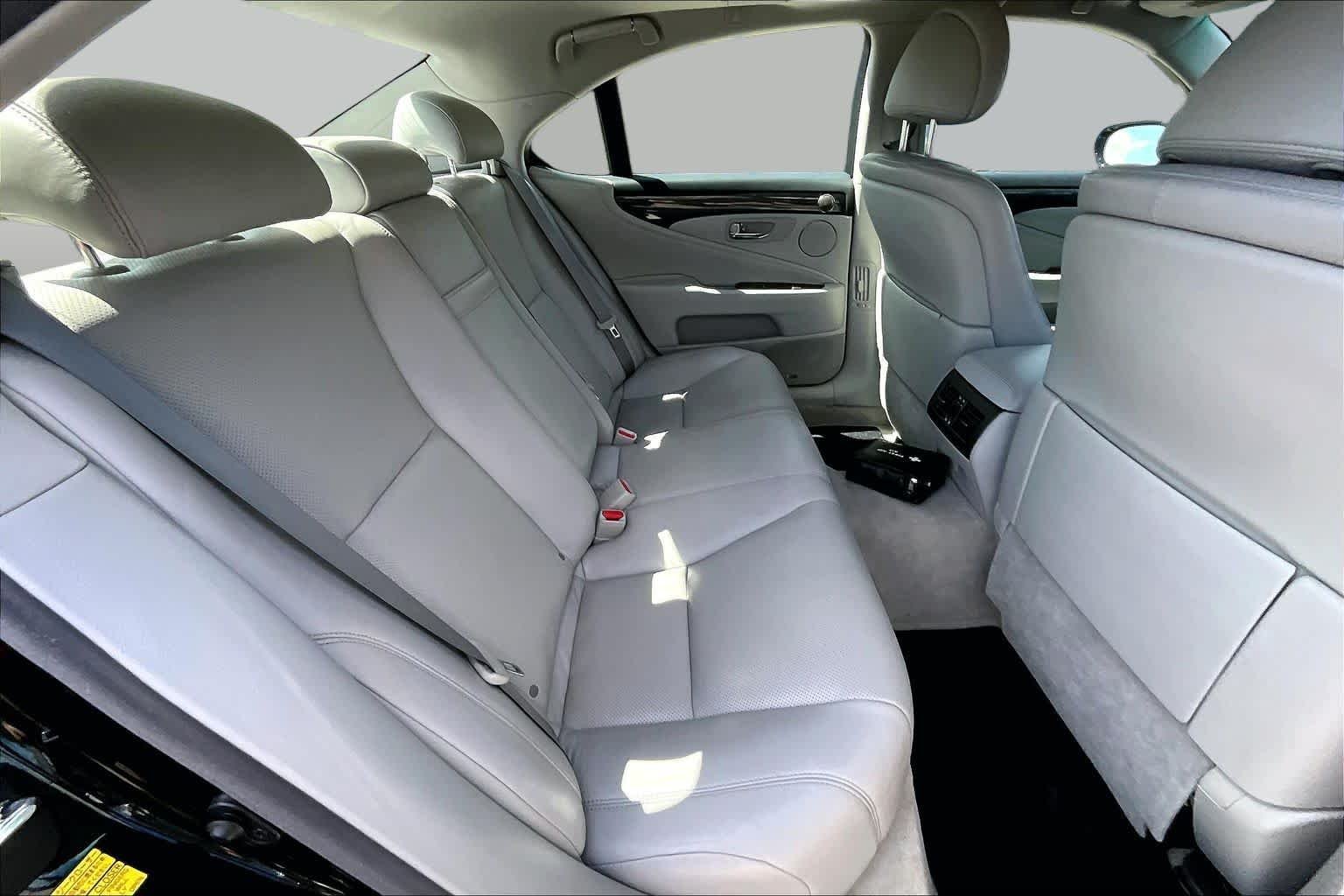 Used 2012 Obsidian Lexus  image 19