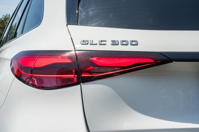Certified Used 2025 Polar White Mercedes-Benz GLC 300 image 7