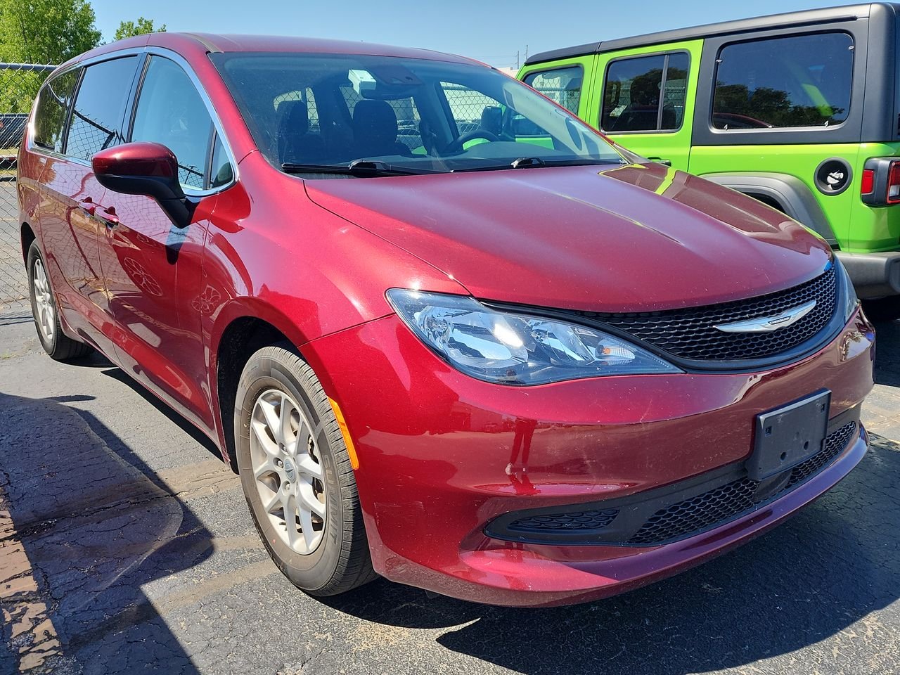 2023 Chrysler Voyager LX's photo