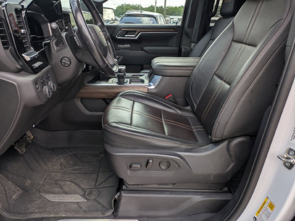 Used 2023 IRIDESCENT PEARL TRICOAT Chevrolet High Country image 14