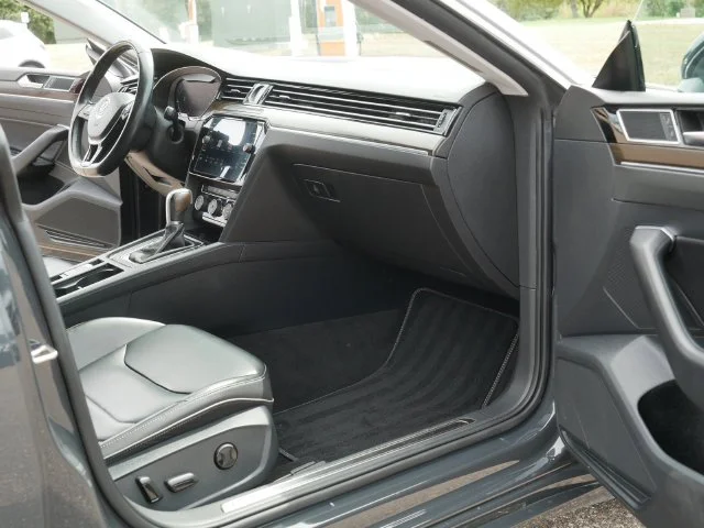 Used 2019 Gray Volkswagen 2.0T SEL image 20