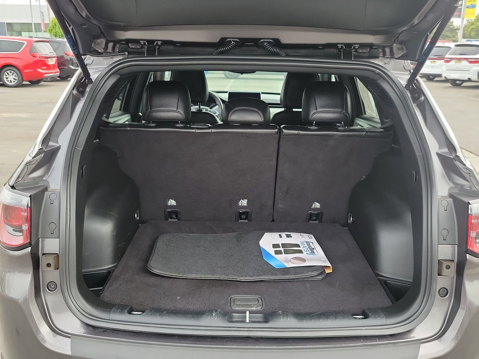 Certified Used 2024  Jeep Latitude image 18