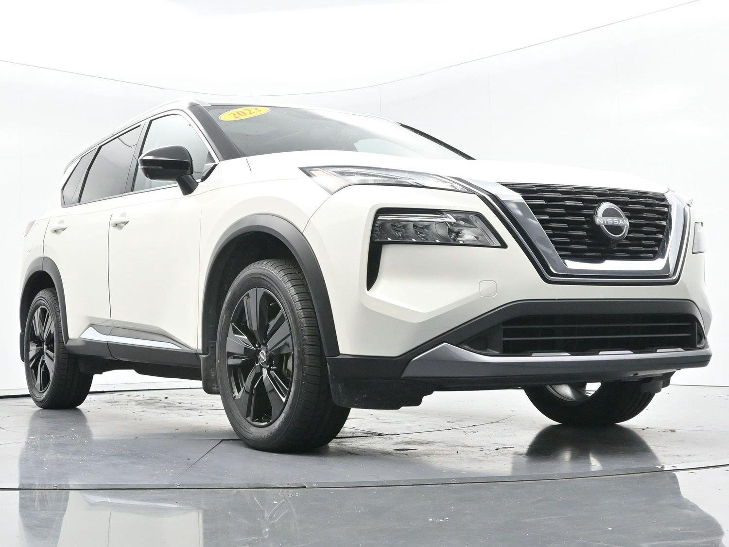 Used 2023 Pearl White Tricoat/Super Black Nissan SL image 45