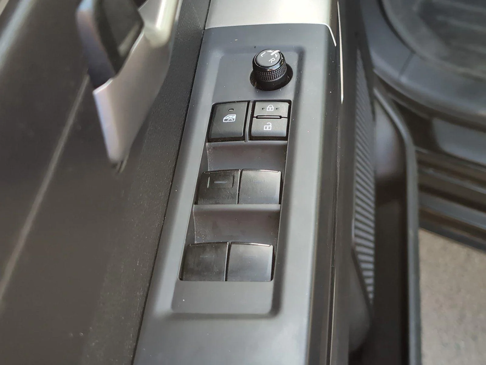 Used 2022 Midnight Black Metallic Toyota SR5 image 20