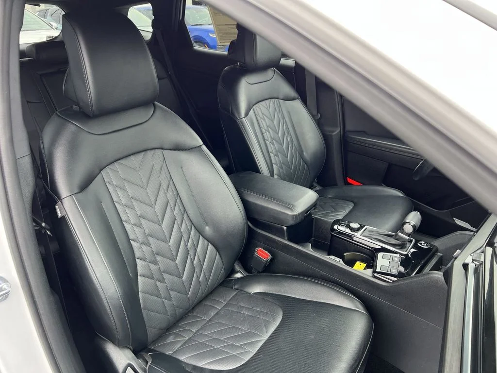 Used 2025 White Kia X-Line image 27
