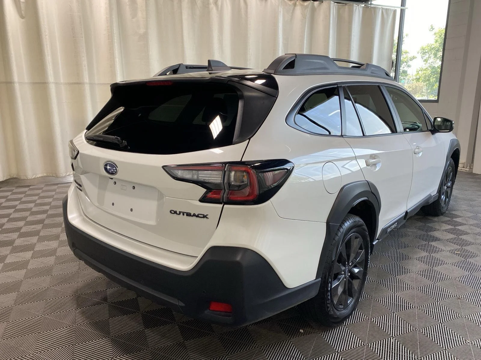 Used 2025 Crystal White Pearl Subaru Onyx Edition image 15