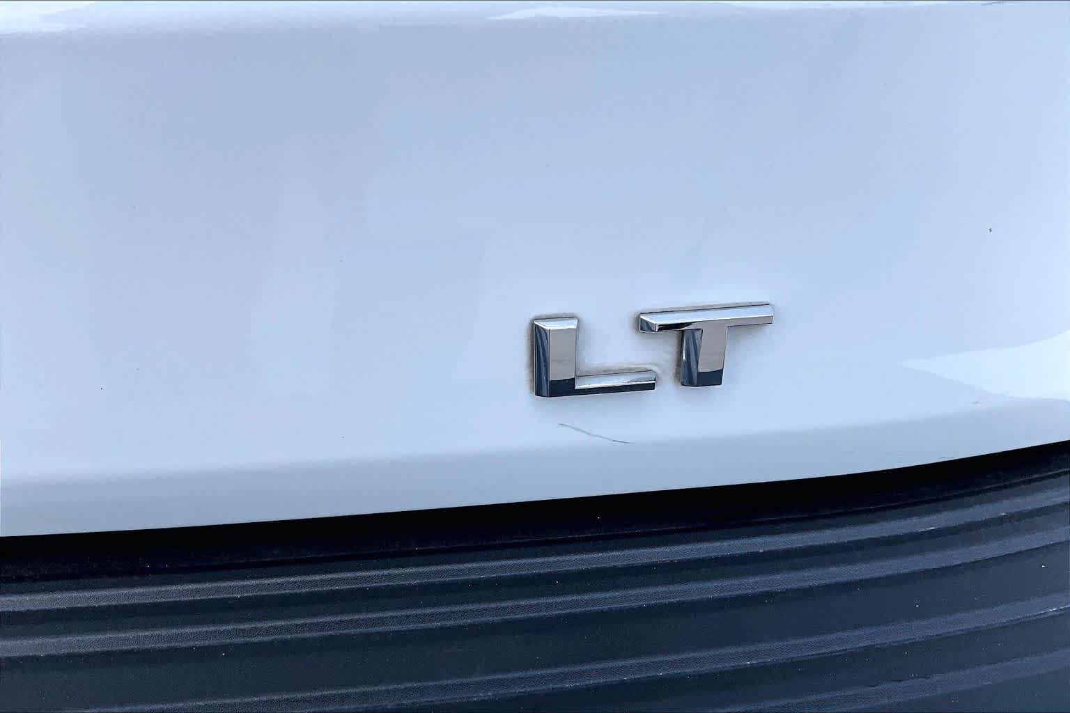 Used 2022 Summit White Chevrolet LT image 10