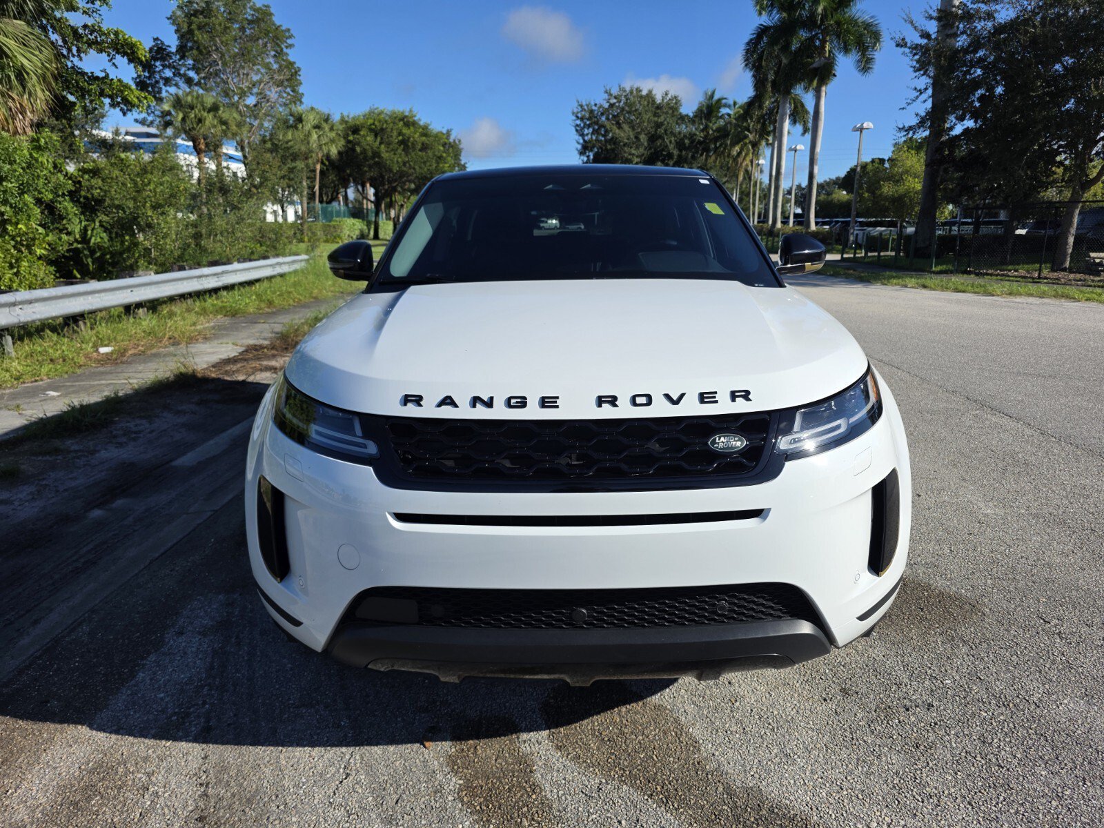 Certified Used 2023 Fuji White Land Rover P250 SE image 8