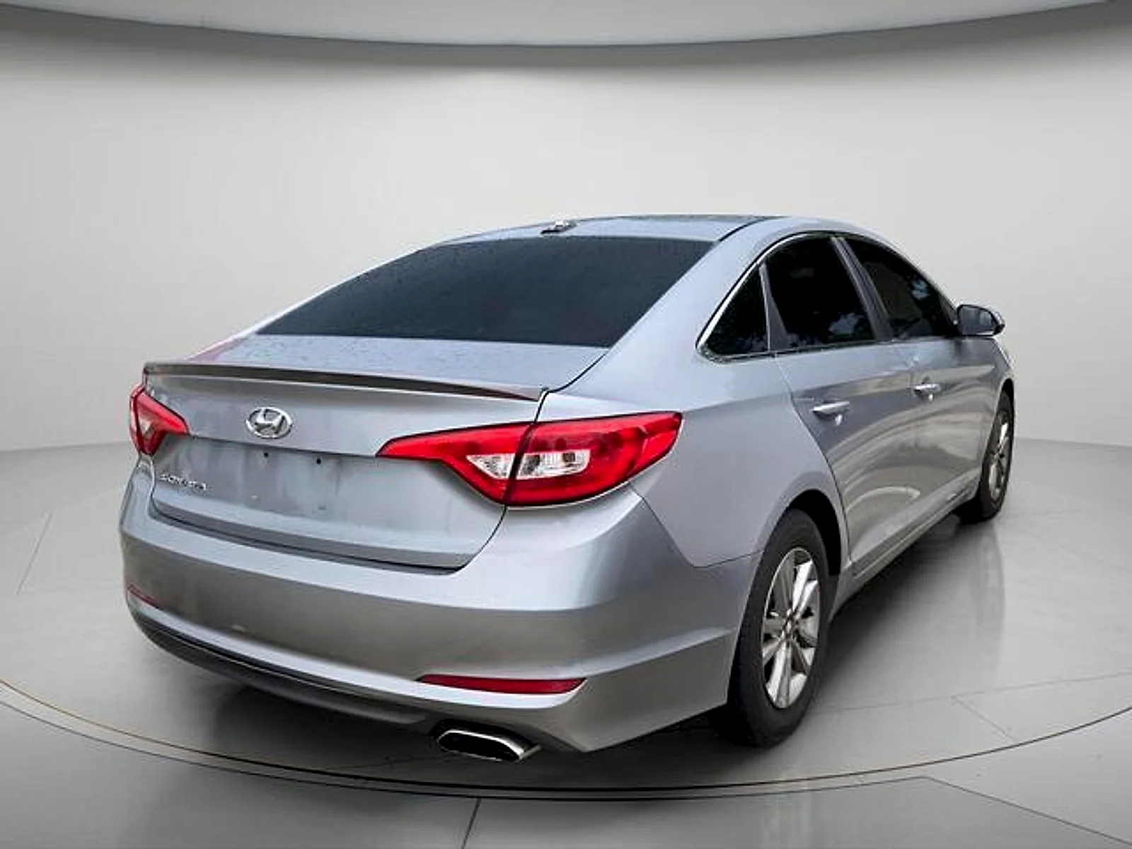 Used 2015 Shale Gray Metallic Hyundai SE image 6