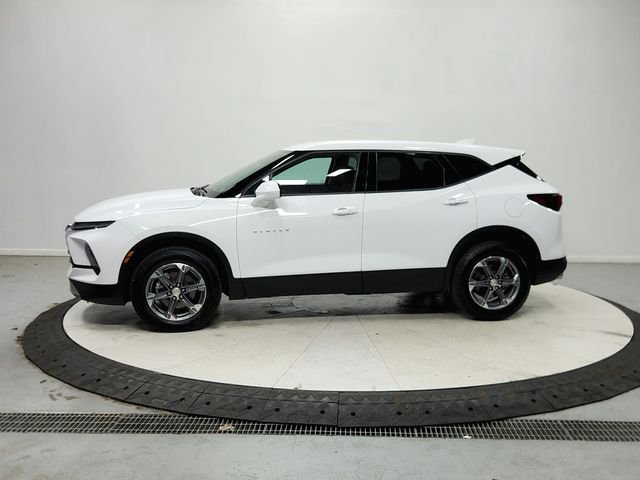 Used 2025 White Chevrolet LT image 5
