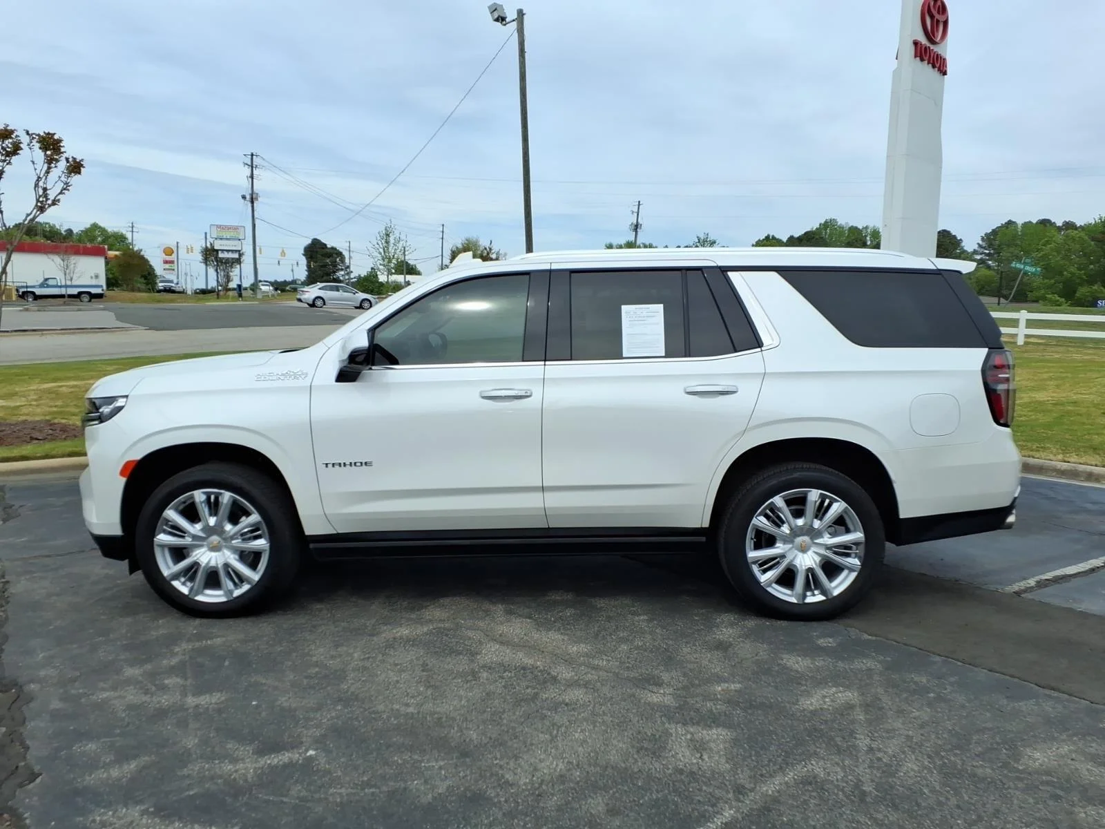 Used 2024 Iridescent Pearl Tricoat Chevrolet High Country image 3