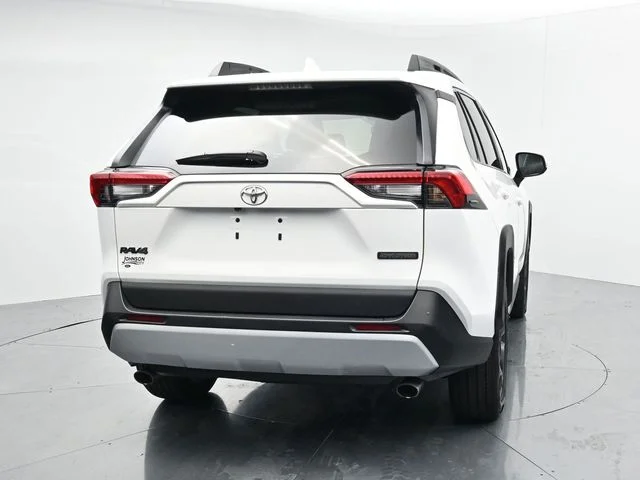 Used 2024  Toyota Adventure image 6