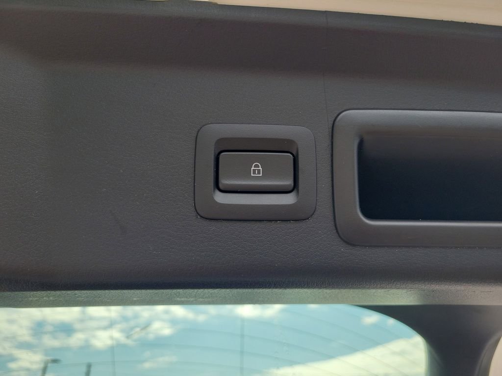 Used 2021 White Mazda Select image 14