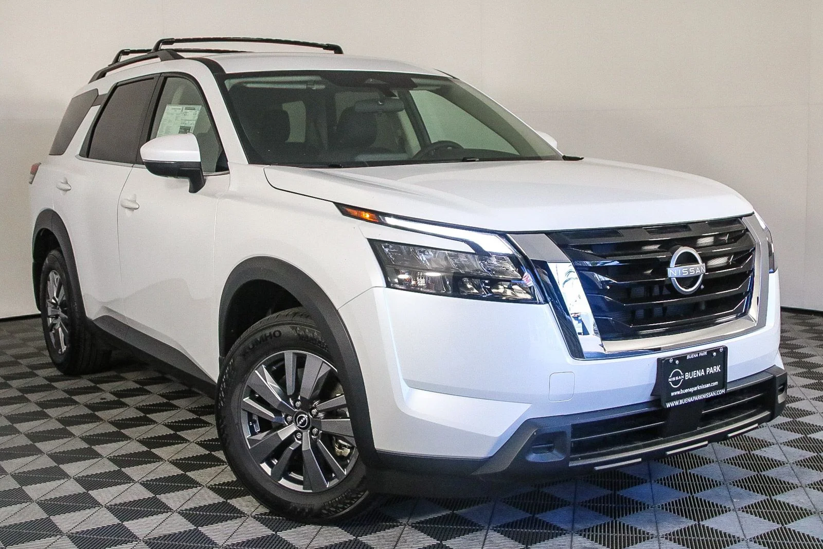 2025 Nissan Pathfinder SV 2WD's photo