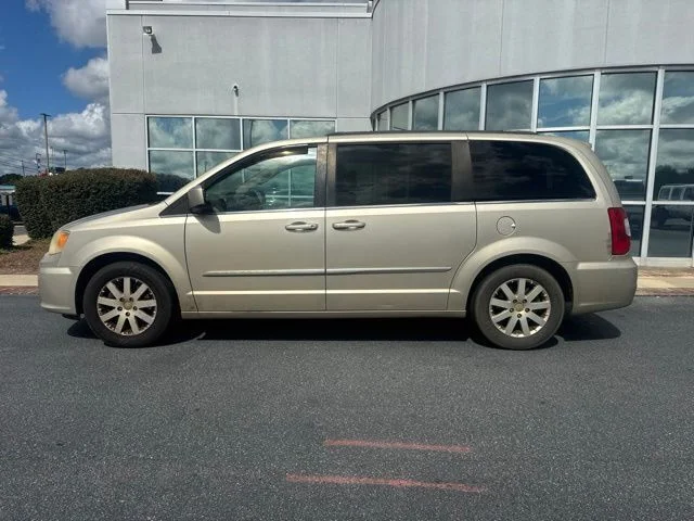 Used 2013 Beige Chrysler Touring image 11