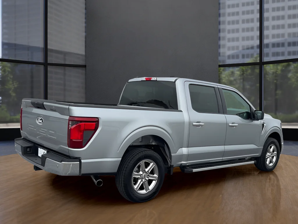 Used 2025 Silver Ford XLT image 5