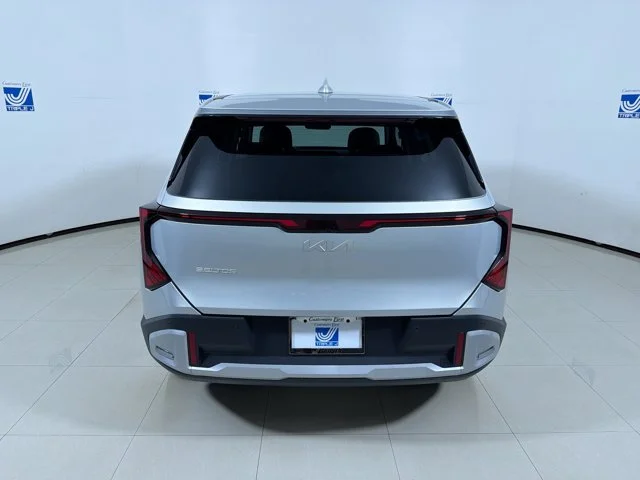 New 2027 IVORY SILVER Kia LX image 7