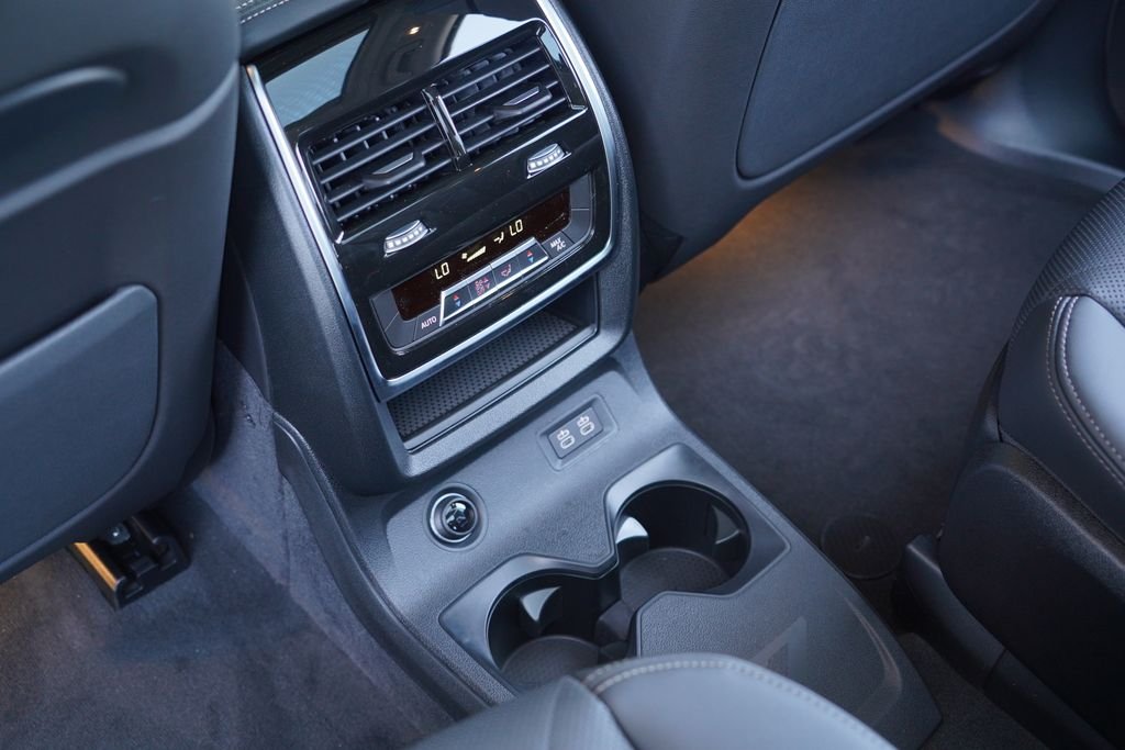New 2027 Alpine White BMW xDrive40i image 34