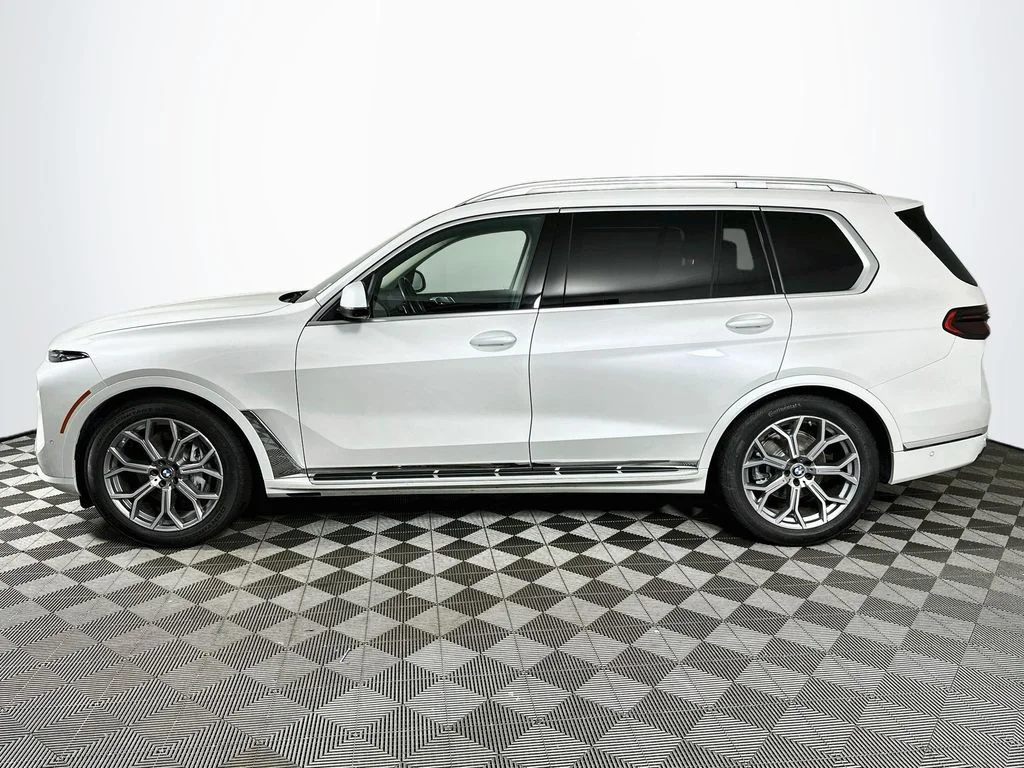 Used 2025 White Metallic BMW xDrive40i image 8
