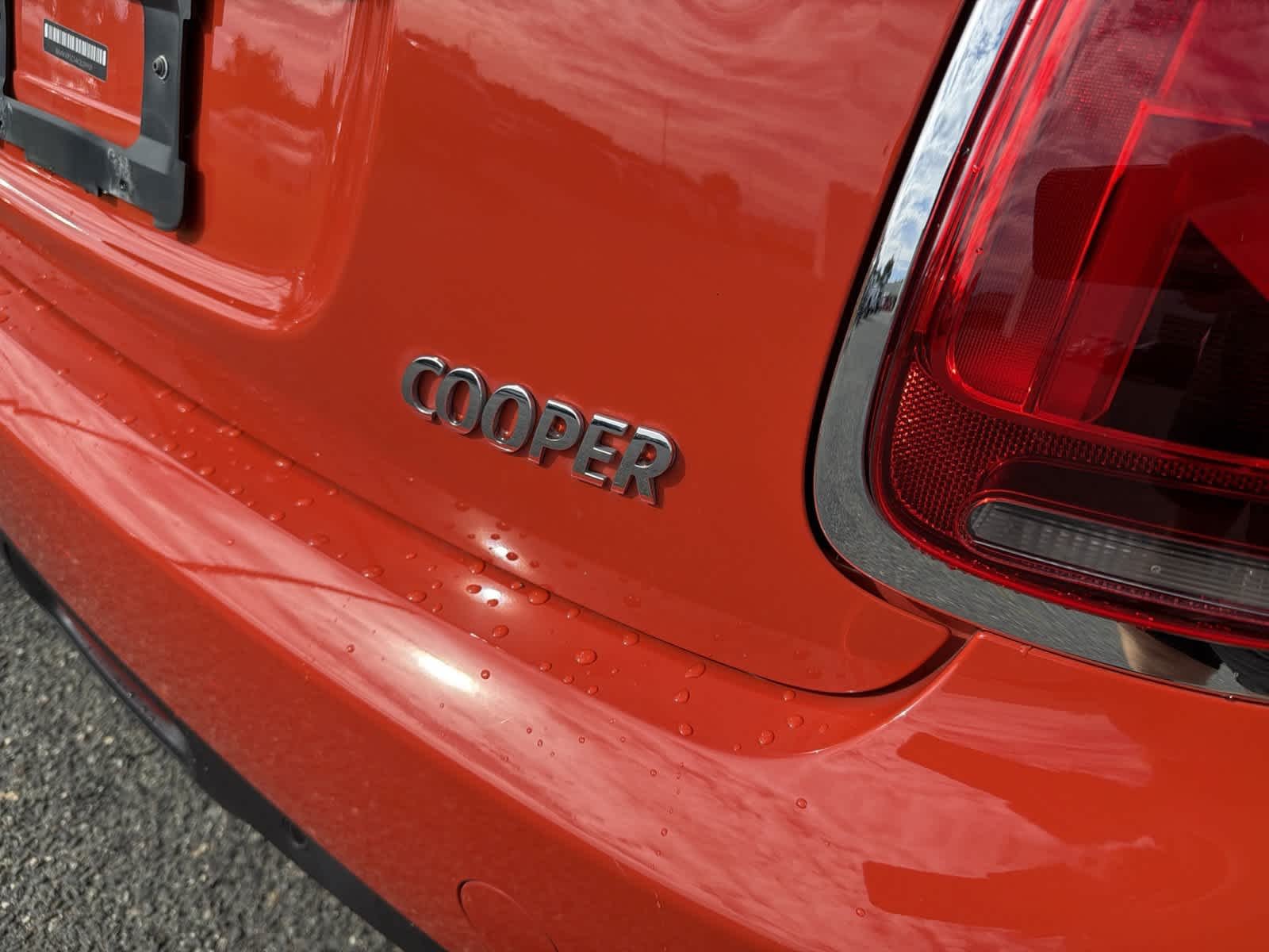 Used 2019 Solaris Orange Metallic MINI Cooper image 22