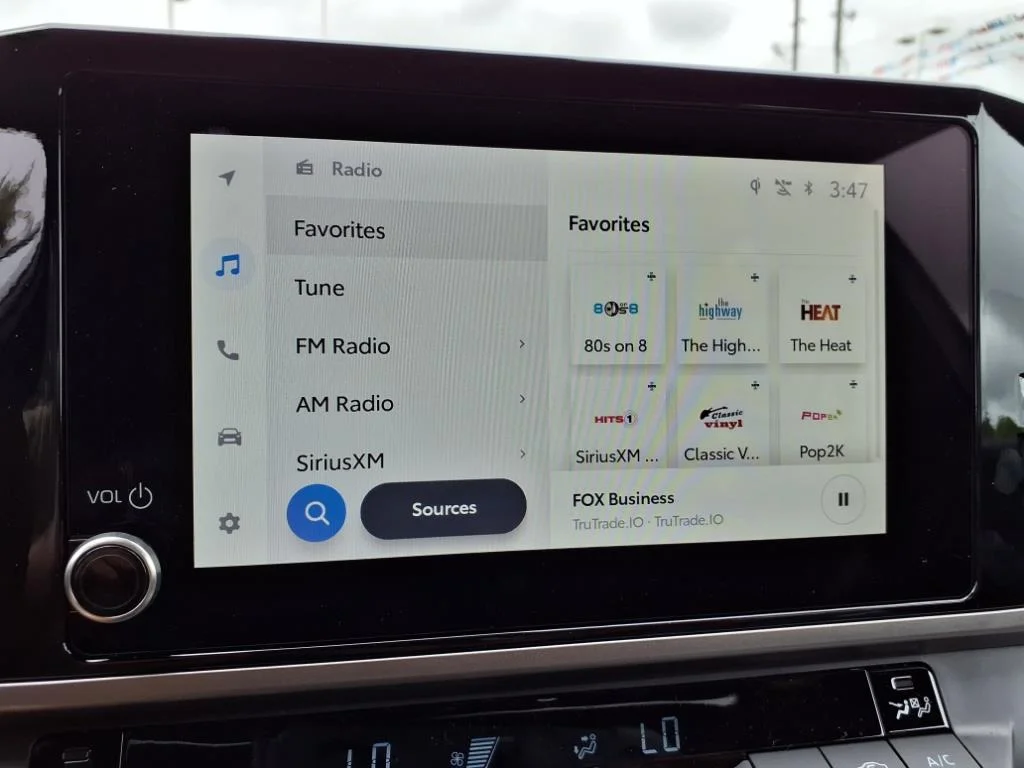 2025 Toyota Camry SE - Photo 8