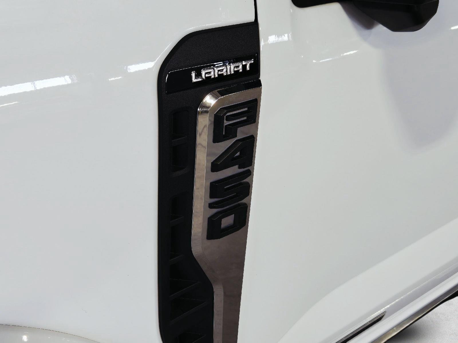 Used 2025 Oxford White Ford LARIAT image 21