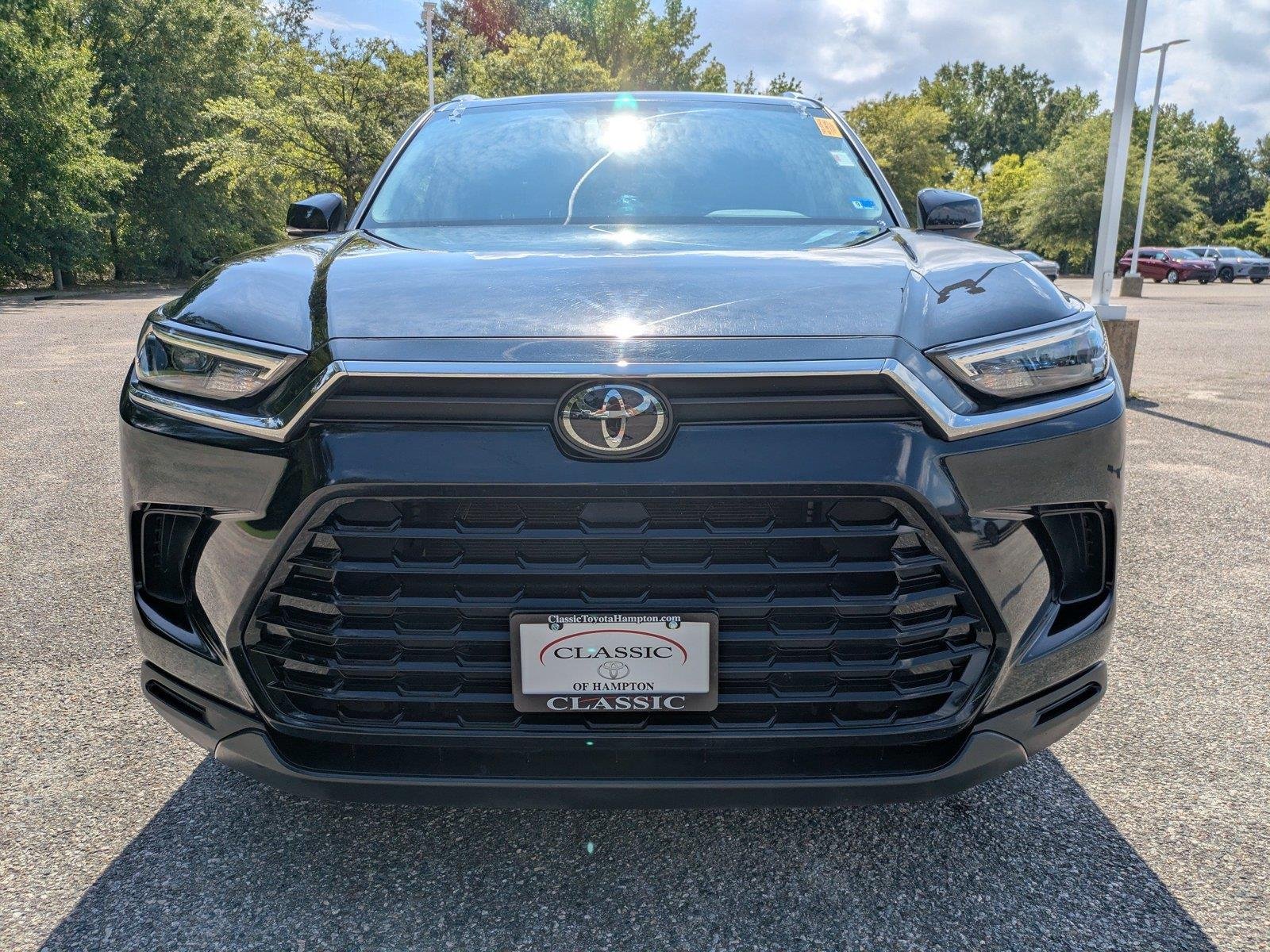 Used 2024  Toyota XLE image 9