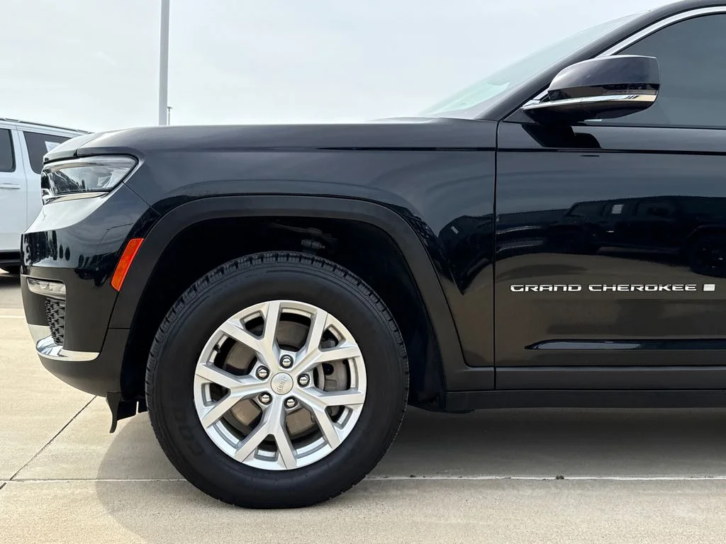 Used 2023 Black Jeep Limited image 5