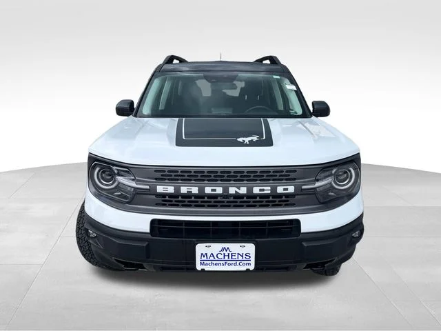 Used 2024 White Ford Badlands image 9