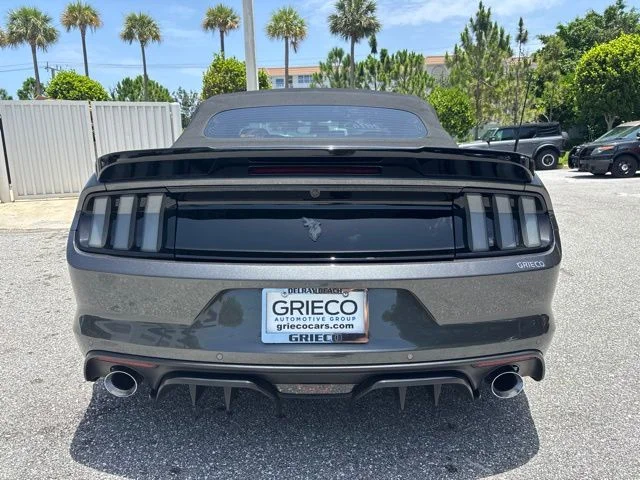 Used 2016 Magnetic Metallic Ford GT Premium image 3