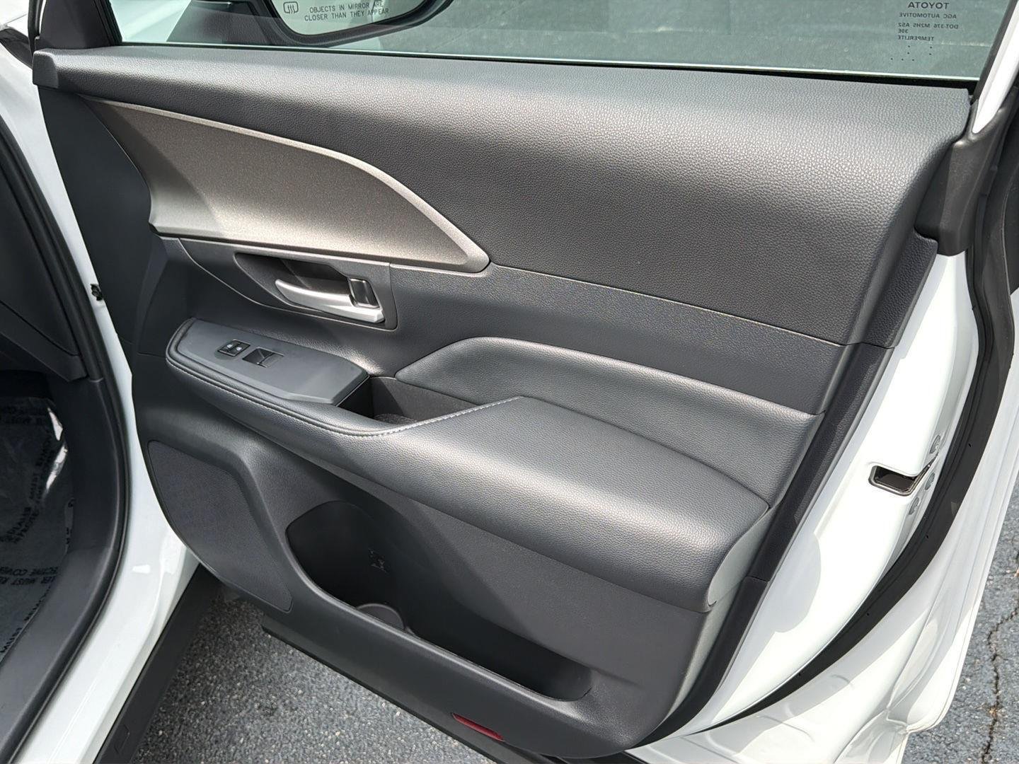 Used 2025 Wind Chill Pearl Toyota XLE image 14