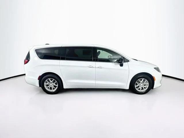 New 2027 Bright White Clear-Coat Exterior Paint Chrysler LX image 8