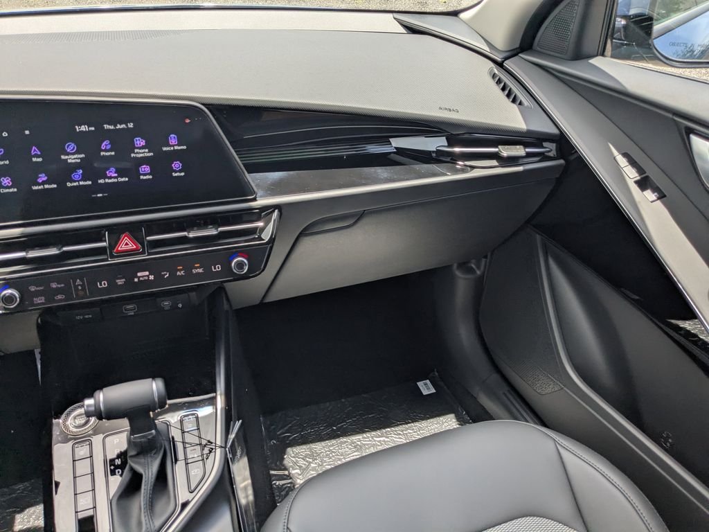 2025 Kia Niro EX Touring - Photo 17