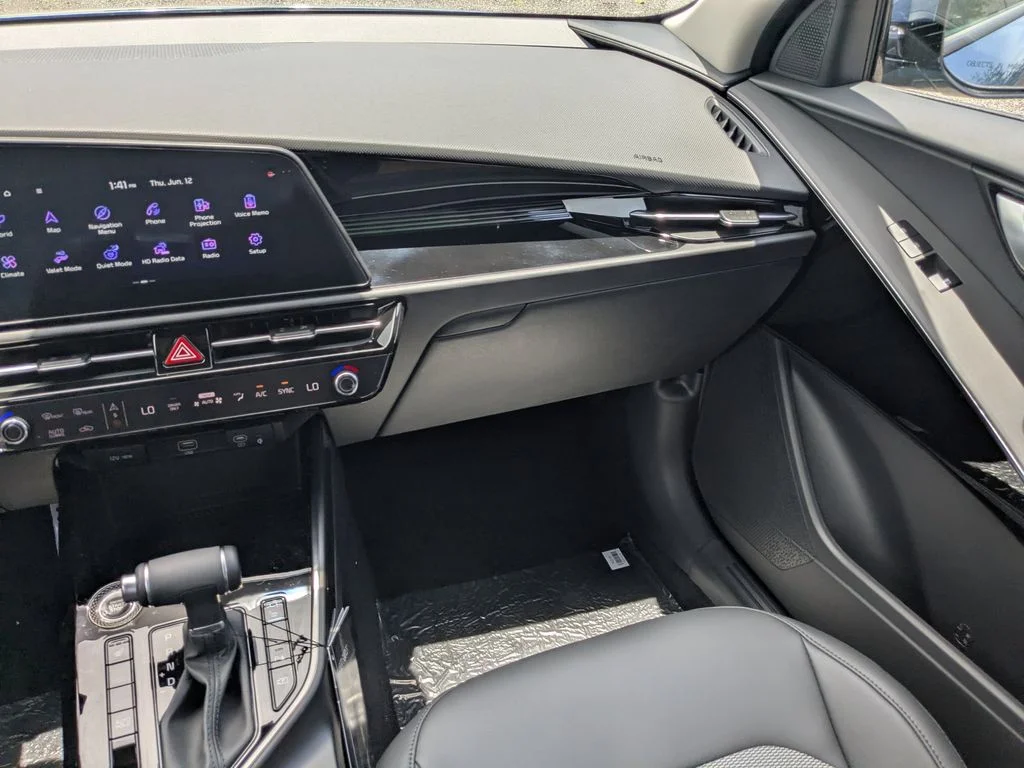 2025 Kia Niro EX Touring - Photo 17
