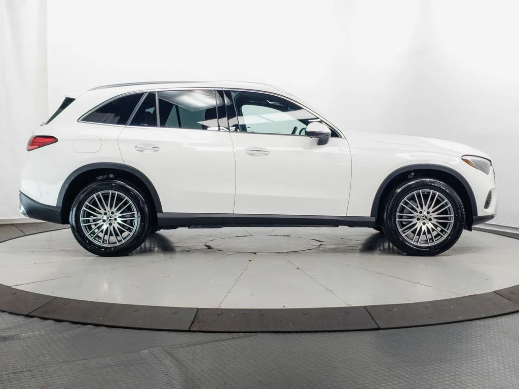 Certified Used 2026 Polar White Mercedes-Benz GLC 300 image 30