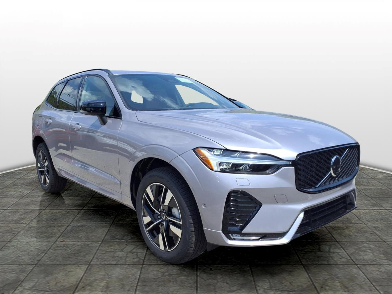 2026 Volvo XC60 B5 Plus Dark AWD's photo