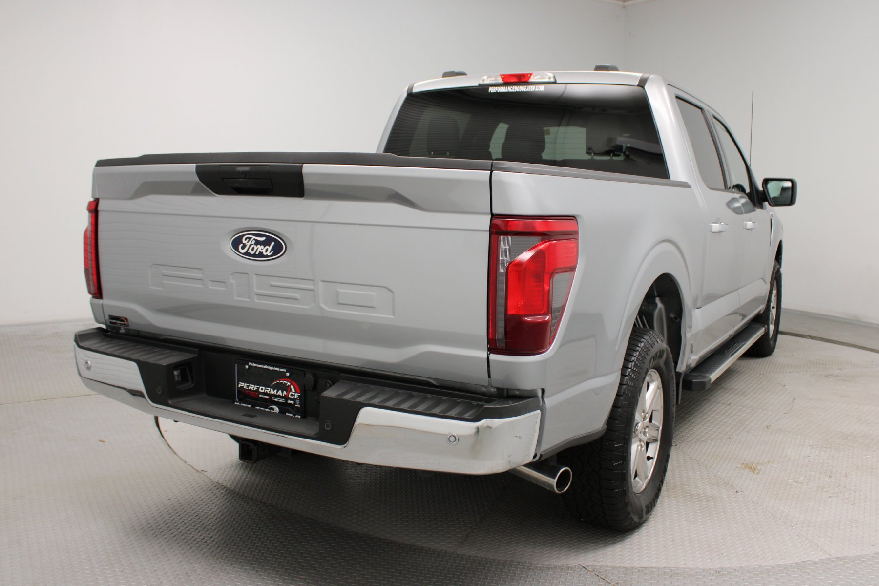 Used 2025 ICONIC SILVER METALLIC Ford XLT 4WD SuperCrew 5.5