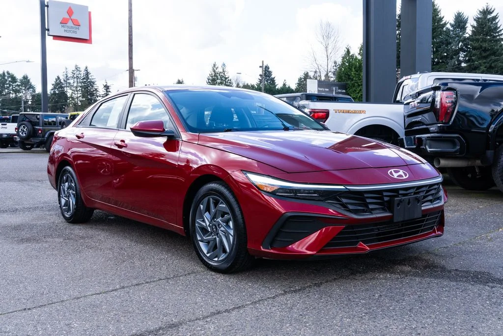 Used 2024 Red Hyundai SEL image 1