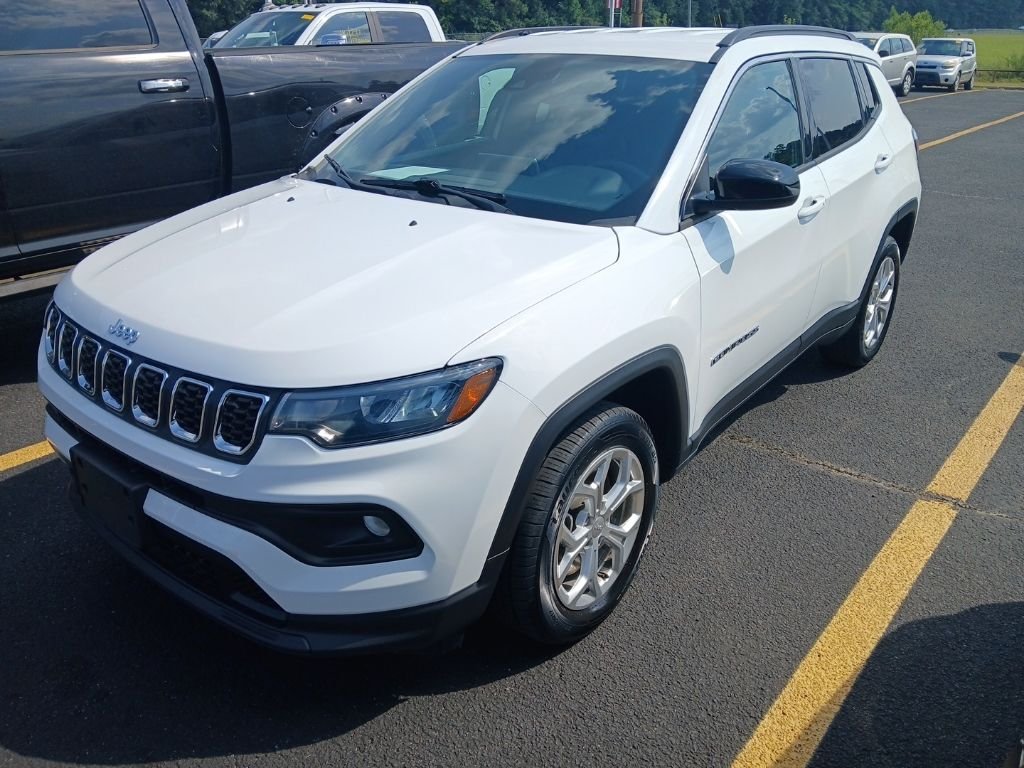 Used 2024 White Jeep Latitude image 2