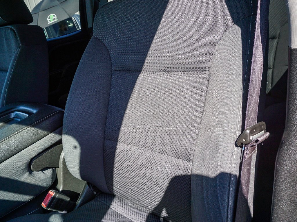 Used 2017 White GMC SLE image 20