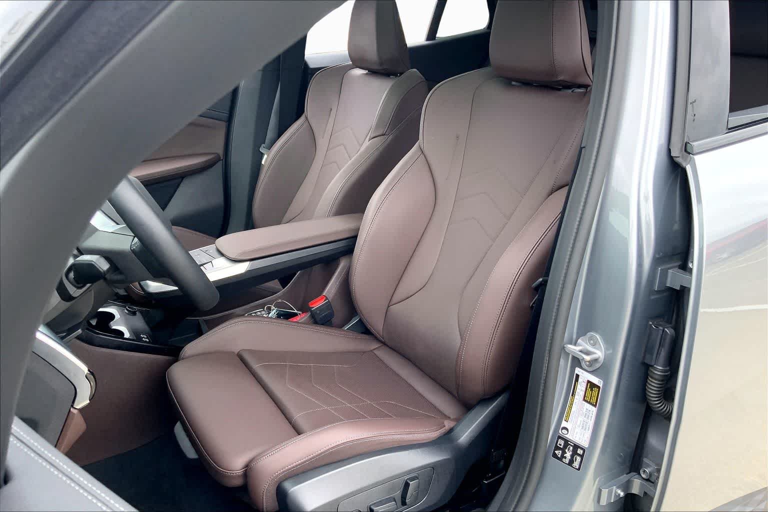 Used 2025 Skyscraper Grey Metallic BMW xDrive28i image 7