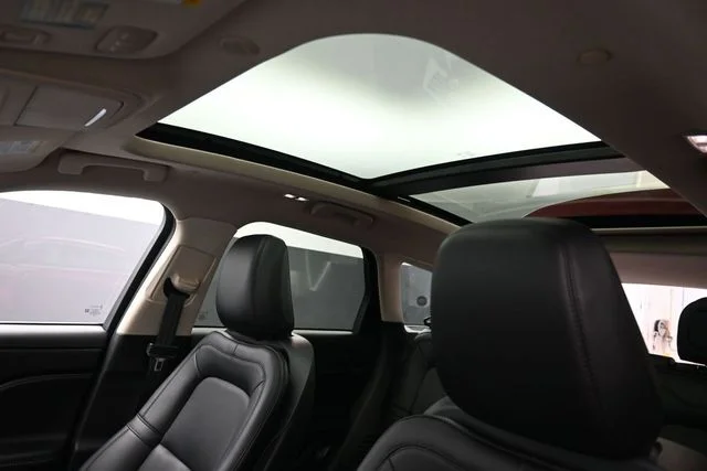 Used 2023 Red Lincoln Grand Touring image 20
