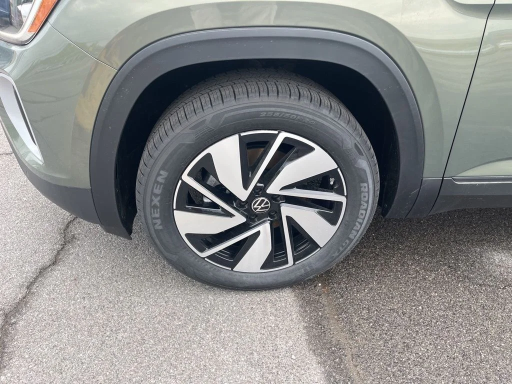 New 2026 Green Volkswagen 2.0T SE w/Technology image 9