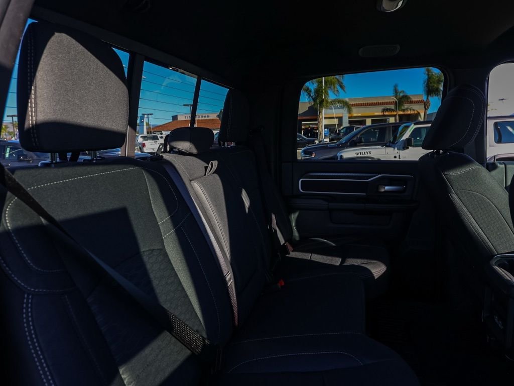 New 2026 Diamond Black Crystal Pearl-Coat Exterior Paint RAM Big Horn Night Edition image 15